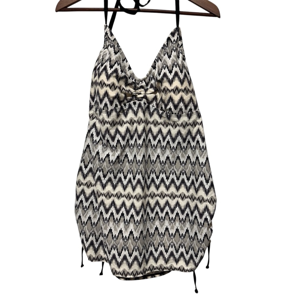 ❤️ 3/$20 ❤️ Liz Lange Maternity Swim Top NWT XL | Black & White Geometric